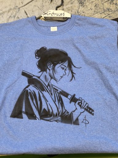 Airbrush T-Shirt mit Schwertkämpferin