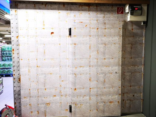 Verkaufsraum Edeka Stengl Metallpaneele auf alt getrimmt mit Airbrush - Detailaufnahme