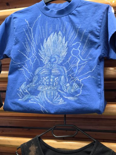 Tshirt mit Dragonball Motiv - Son Goku umgeben von Blitzen