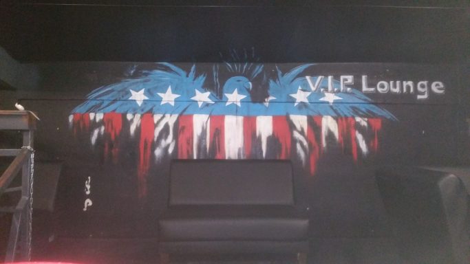VIP Lounge einer Discothek mit US-Adler abstrakt  